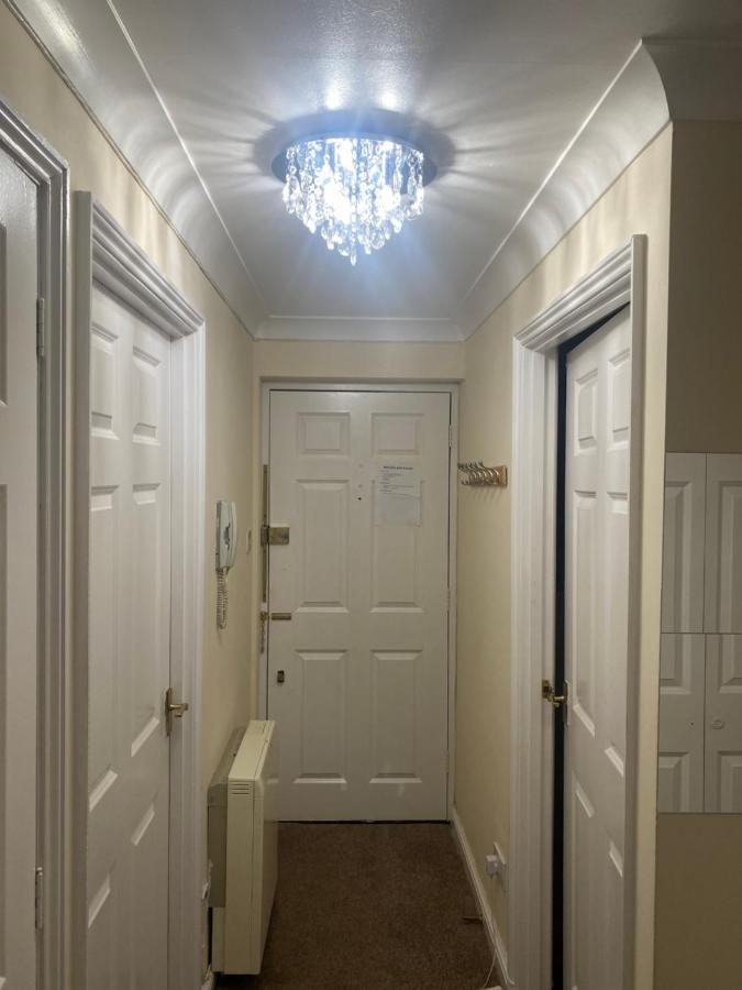 Lovely 2 Bed Flat/Apt In East London- Nice Estate. 다게넘 외부 사진