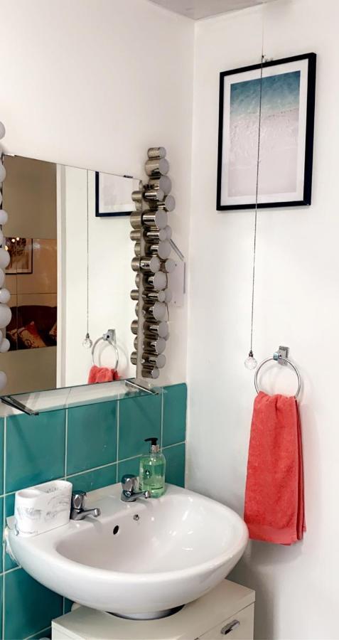Lovely 2 Bed Flat/Apt In East London- Nice Estate. 다게넘 외부 사진