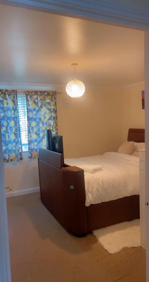 Lovely 2 Bed Flat/Apt In East London- Nice Estate. 다게넘 외부 사진