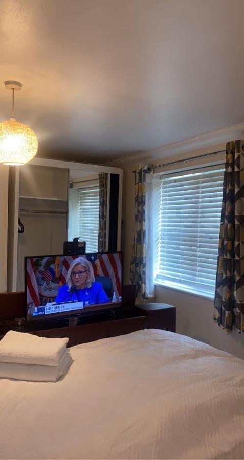 Lovely 2 Bed Flat/Apt In East London- Nice Estate. 다게넘 외부 사진