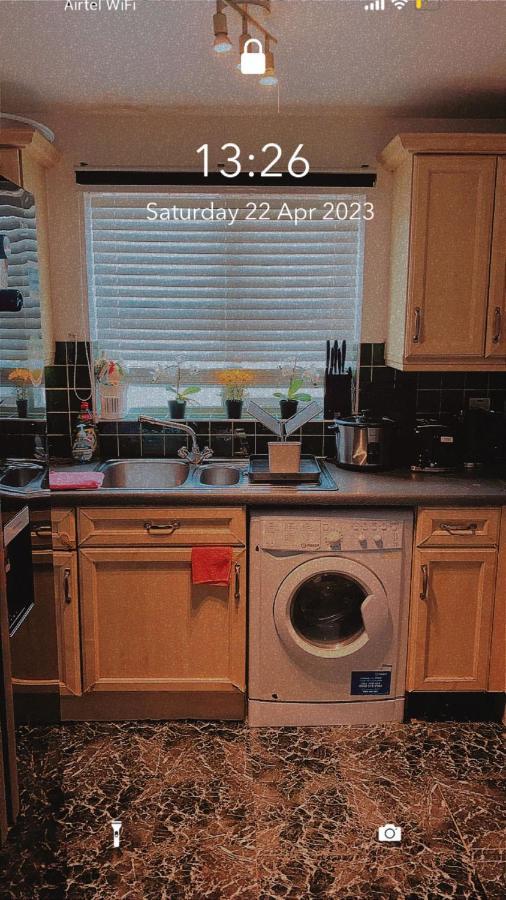 Lovely 2 Bed Flat/Apt In East London- Nice Estate. 다게넘 외부 사진