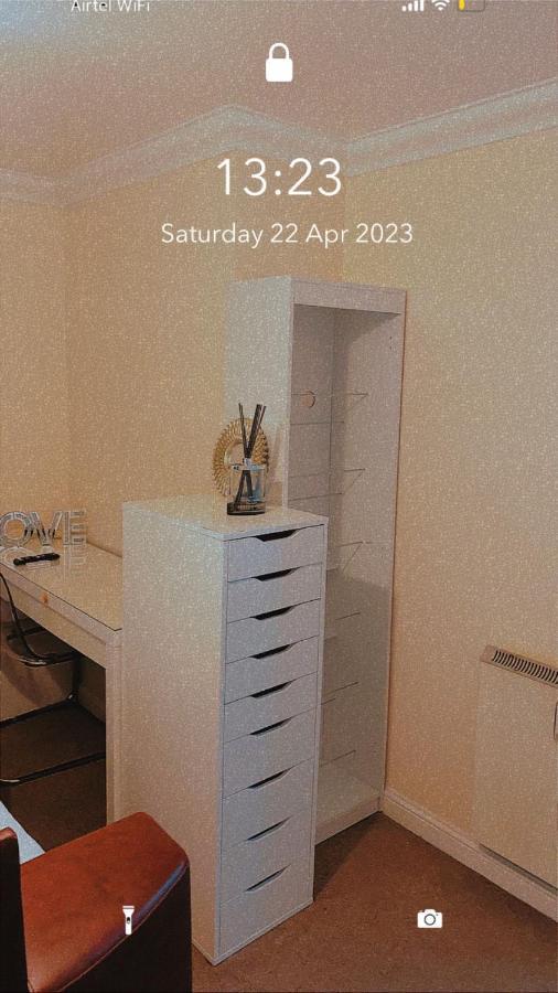 Lovely 2 Bed Flat/Apt In East London- Nice Estate. 다게넘 외부 사진