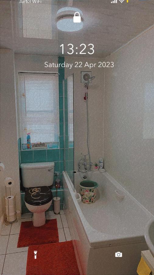 Lovely 2 Bed Flat/Apt In East London- Nice Estate. 다게넘 외부 사진