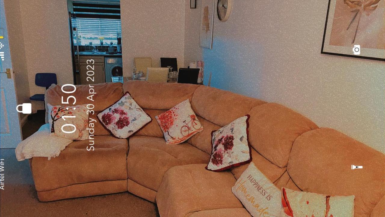 Lovely 2 Bed Flat/Apt In East London- Nice Estate. 다게넘 외부 사진